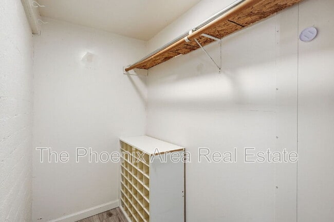 Building Photo - 2245 E Flower St