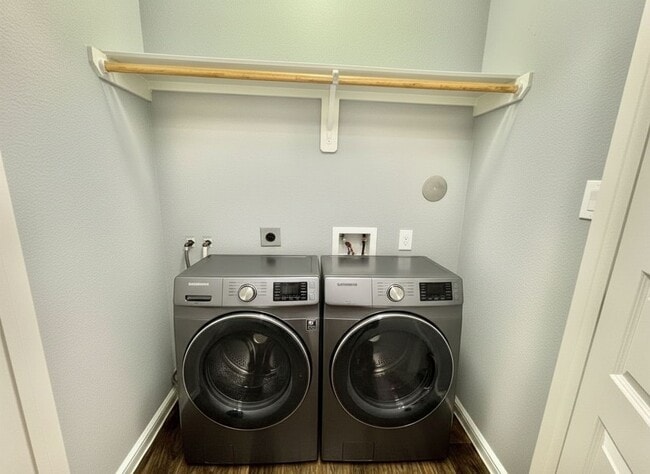 Building Photo - 6017 E Houston Rd