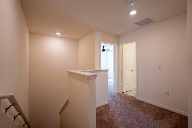 Building Photo - 757 Stoney Pointe Cir