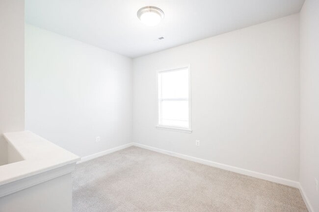 Building Photo - Beautiful 3 Bedroom Home on Corner Lot in ...