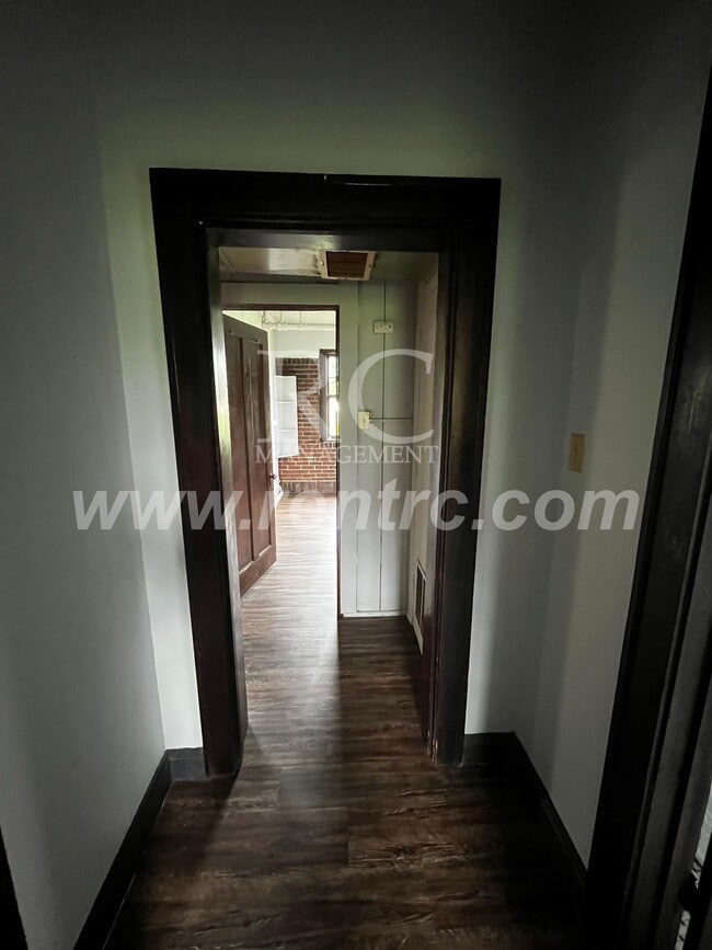 Building Photo - 210-145 Walnut-