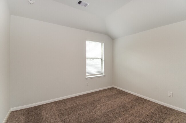 Building Photo - 321 Lk Wy Cir