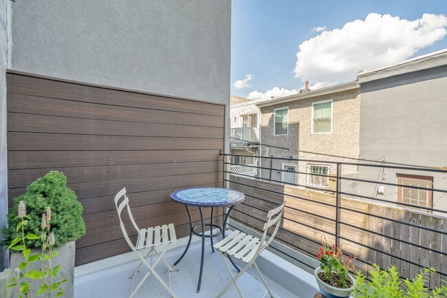 Building Photo - 1003 S 17th St