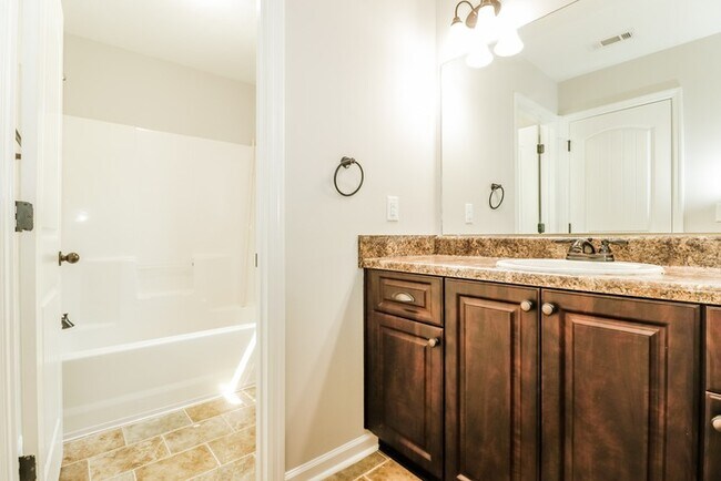 Building Photo - Classic 4 Bedroom in Grovetown