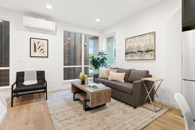 Building Photo - Like new 2 bedroom townhome in Georgetown