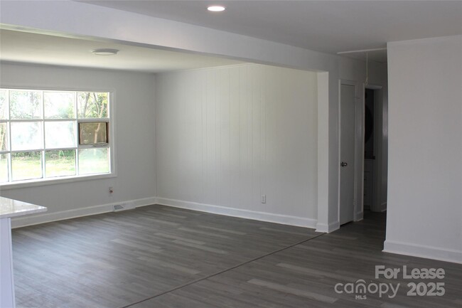 Building Photo - 5525 Amity Pl