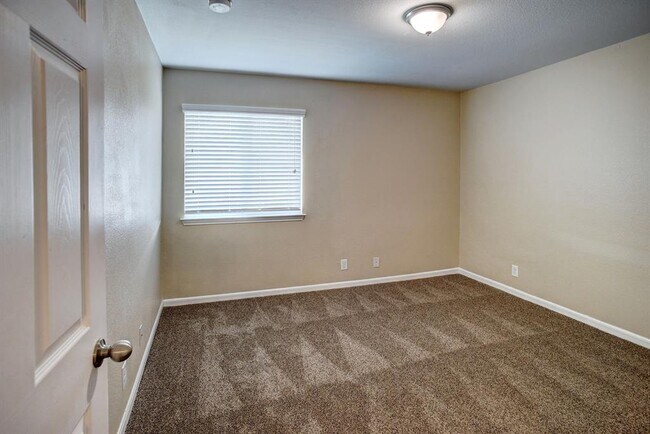 Building Photo - 319 Wildcat Dr