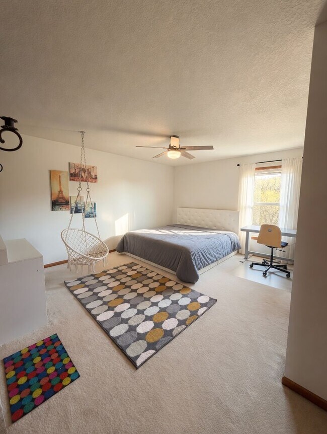 Building Photo - Rare executive rental in chanhassen! 5 beds no upgrade left behind!!!