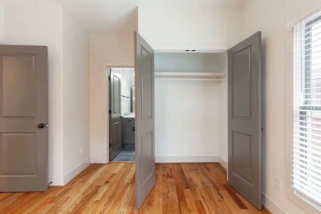 Building Photo - Conveniently Located 4bd/3ba Home Minutes From ATLBeltLine w/ Private Backyard!