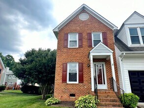 Building Photo - 4 Bedroom Townhouse Near Chesterfield Cour...
