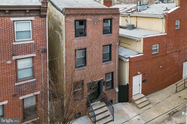 Building Photo - 604 S Delhi St
