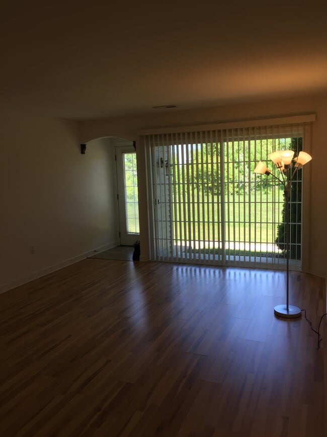 Building Photo - 2778 Hidden Dr