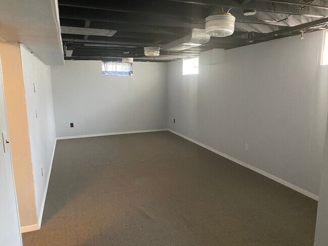 Building Photo - 3 Bedroom 1.5 Bathroom Single Family Home ...