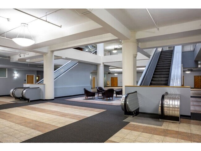 Building Photo - 125 W Market St