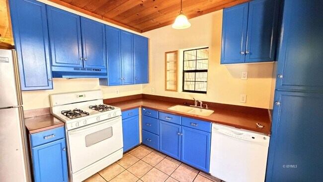 Building Photo - 54080 Pine Crest Ave