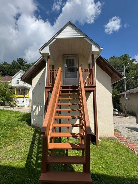 Building Photo - 315 W Otterman St