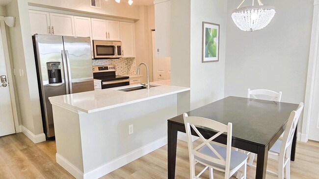 Building Photo - 630 S Sapodilla Ave