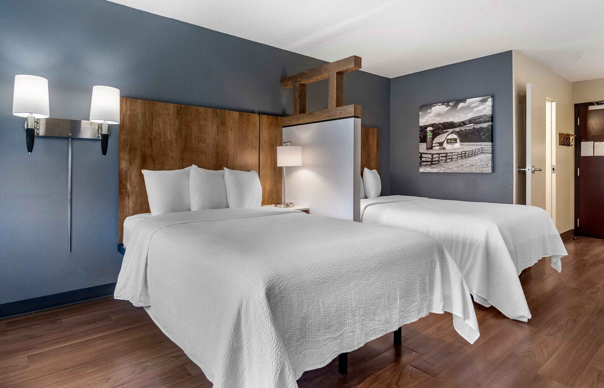 Building Photo - Furnished Studio-Seattle - Bellevue - Down...