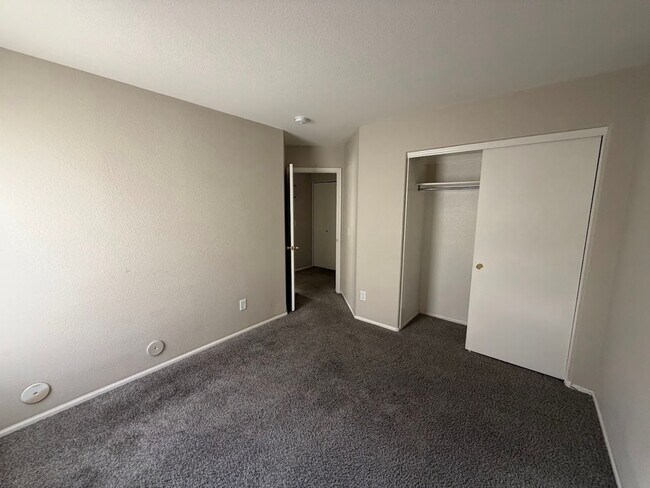 Building Photo - Beautiful 4 Bedroom Home for Rent in Goodyear!