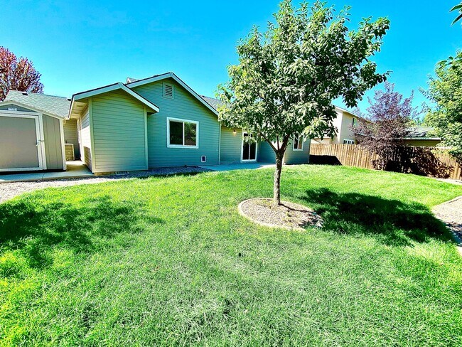 Building Photo - 4 bedroom PLUS office or 5th bedroom in NW Meridian Avail Mid August