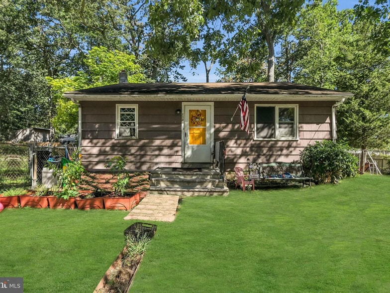 Primary Photo - 134 Phillips Ave