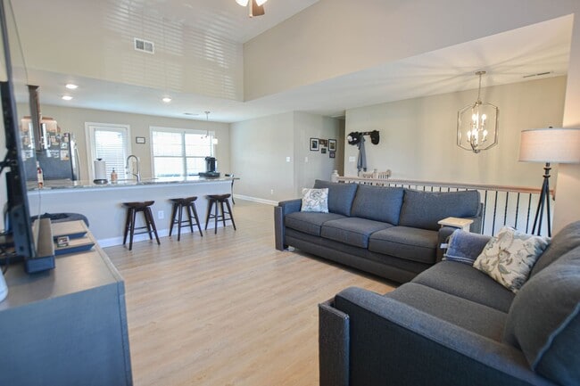 Building Photo - Pet Friendly Four Bedroom with Basement!