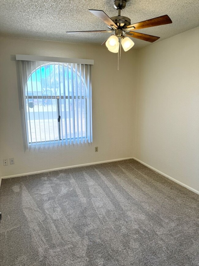 Building Photo - Fantastic 3 Bedroom/2 Bath Single Level Home! Schedule a Showing Today!