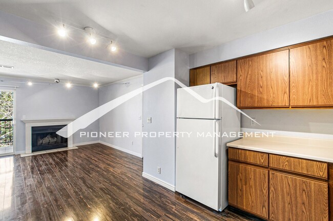 Building Photo - Cozy Condo with Balcony and Washer/Dryer