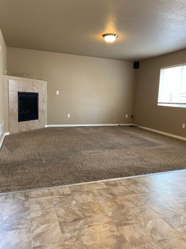 Building Photo - 1004 Diamond Rim Dr
