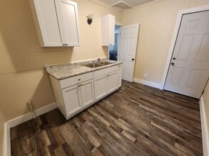 Building Photo - Quaint 1 bedroom apartment close to everyt...
