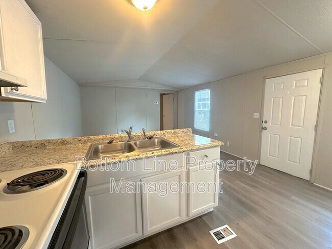 Building Photo - 4398 Havelock Ave