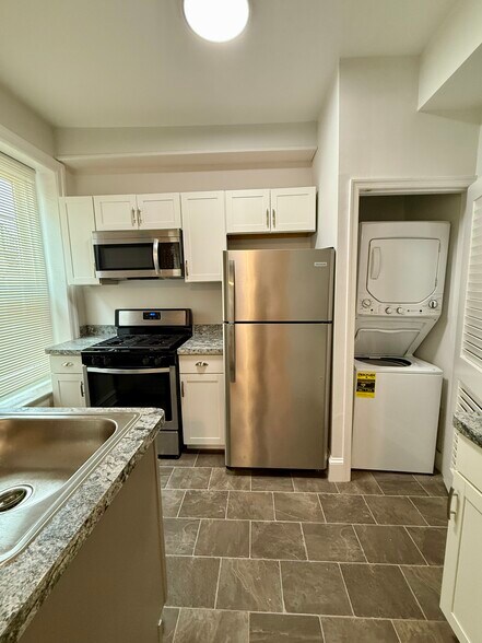 Building Photo - 106 Forrest Ave