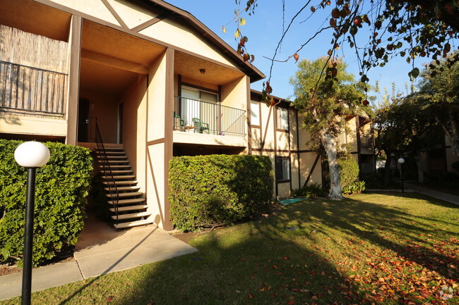 Building Photo - Del Mar Court Apartments