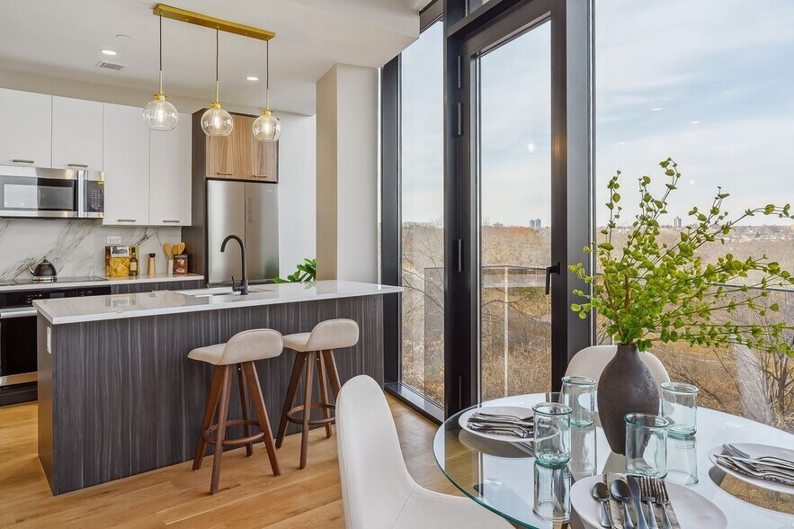 Building Photo - 1890 Pelham Pky