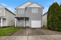 Building Photo - 4Bed/2.5 Bath available in SE Portland