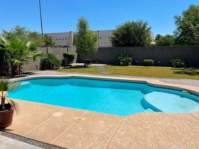 Building Photo - 16551 N 180th Dr