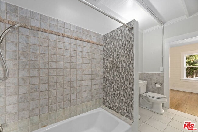 Building Photo - 2429 Beverley Ave