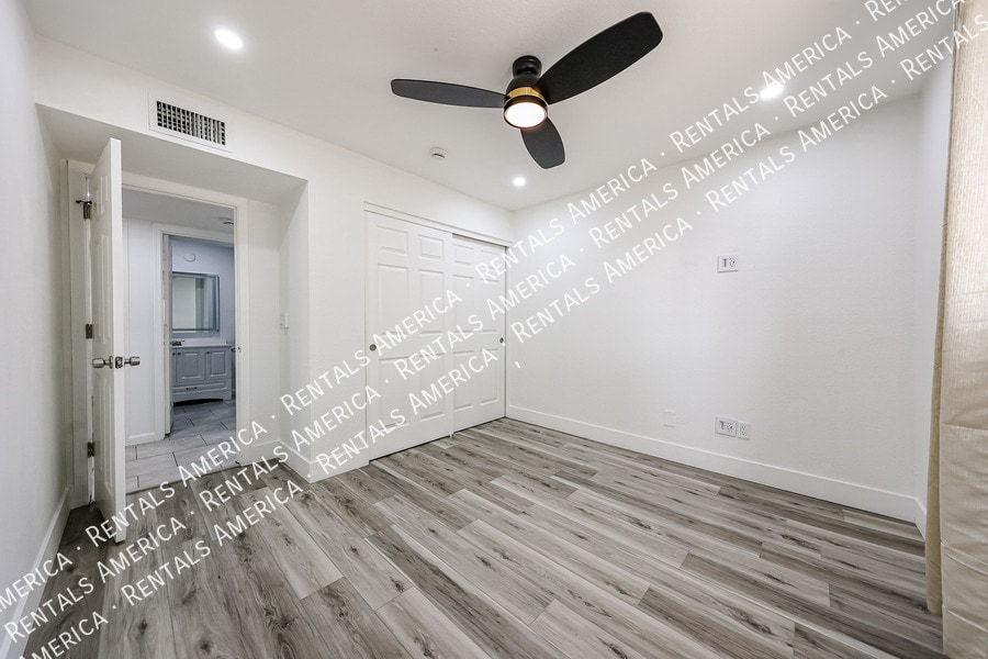 Building Photo - 3837 W Acapulco Ln