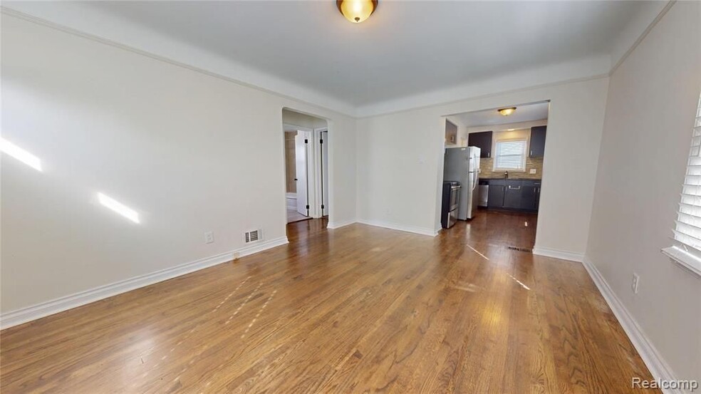 Building Photo - 3734 Buckingham Ave