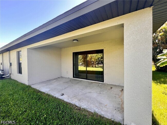 Building Photo - 3322 SW 17th Pl