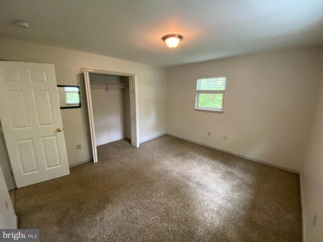 Building Photo - 35 Benburb Rd