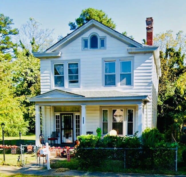 Building Photo - Charming 4bdrm/1.5bth Home Located in Richmond's North Highland Park w/Balcony!!