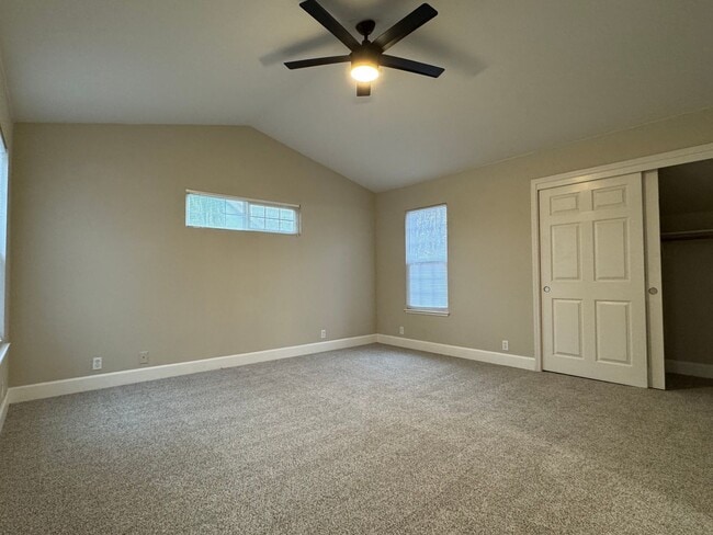 Building Photo - Available NOW - Stunning 3 Bed, 3 Bath Home in North Chico