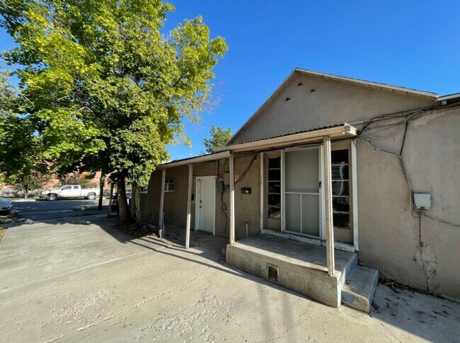Building Photo - 588-590 S 300 W