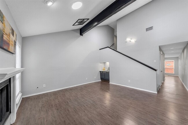 Building Photo - 6738 Eastridge Dr