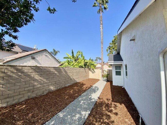 Building Photo - 1847 Lotus Ct