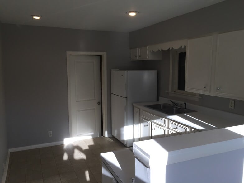 Building Photo - 1180 6th St NW