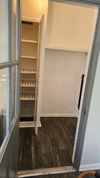 Pantry / Washer Room Hook Up - 1005 N Townsend Ave