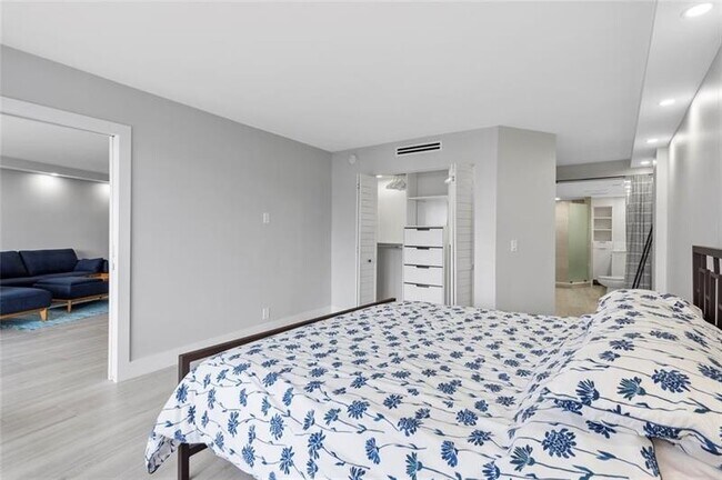 Building Photo - 4100 Galt Ocean Dr