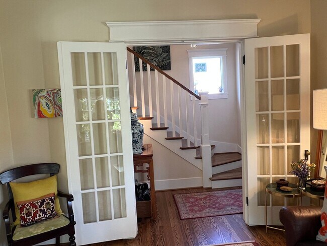 Building Photo - Gorgeous, Executive Living in Beautiful Ma...